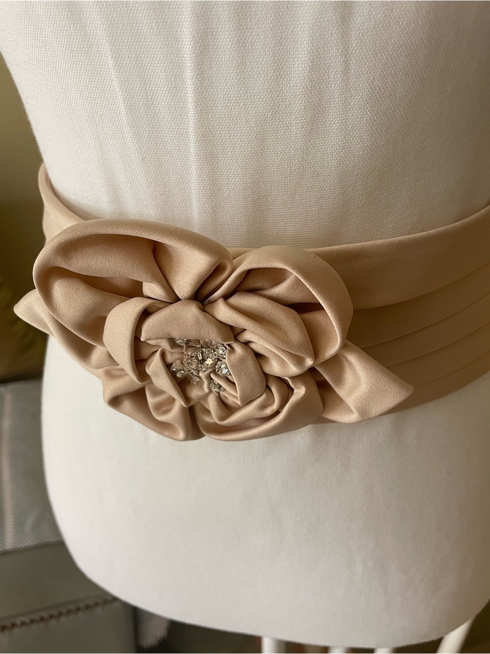 Neutral Beige Floral Obi Belt with Center Embellishment -EUC - Picture 6 of 13